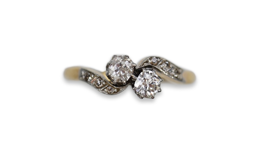 A diamond toi et moi ring, early 20th century